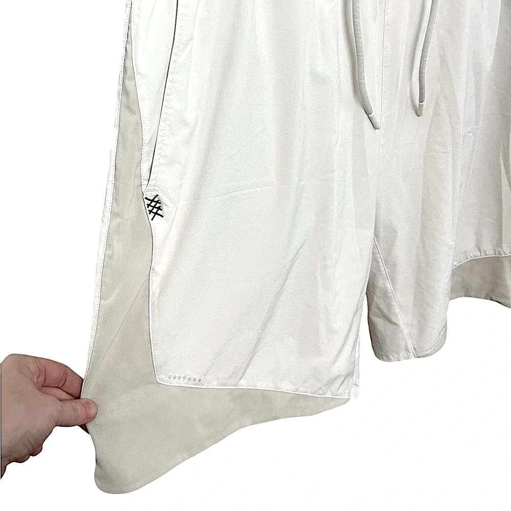 RHONE MENS TWO TONE OFF WHITE ATHLETIC PERFORMANCE PHASE LINED SHORTS SIZE XL